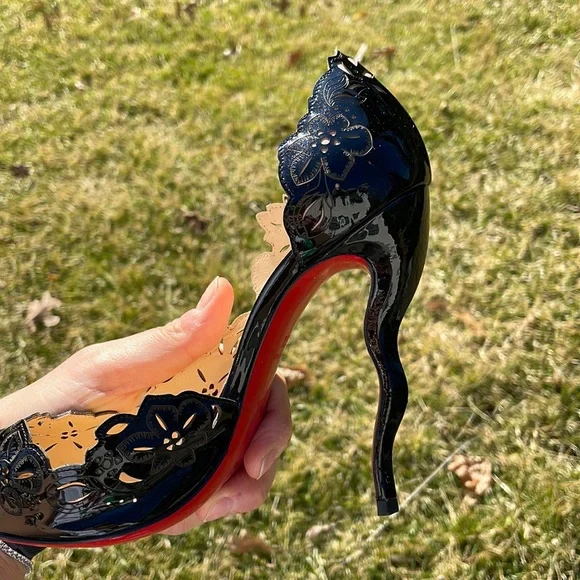 Christian Louboutin black patent pumps - Picture 6 of 16